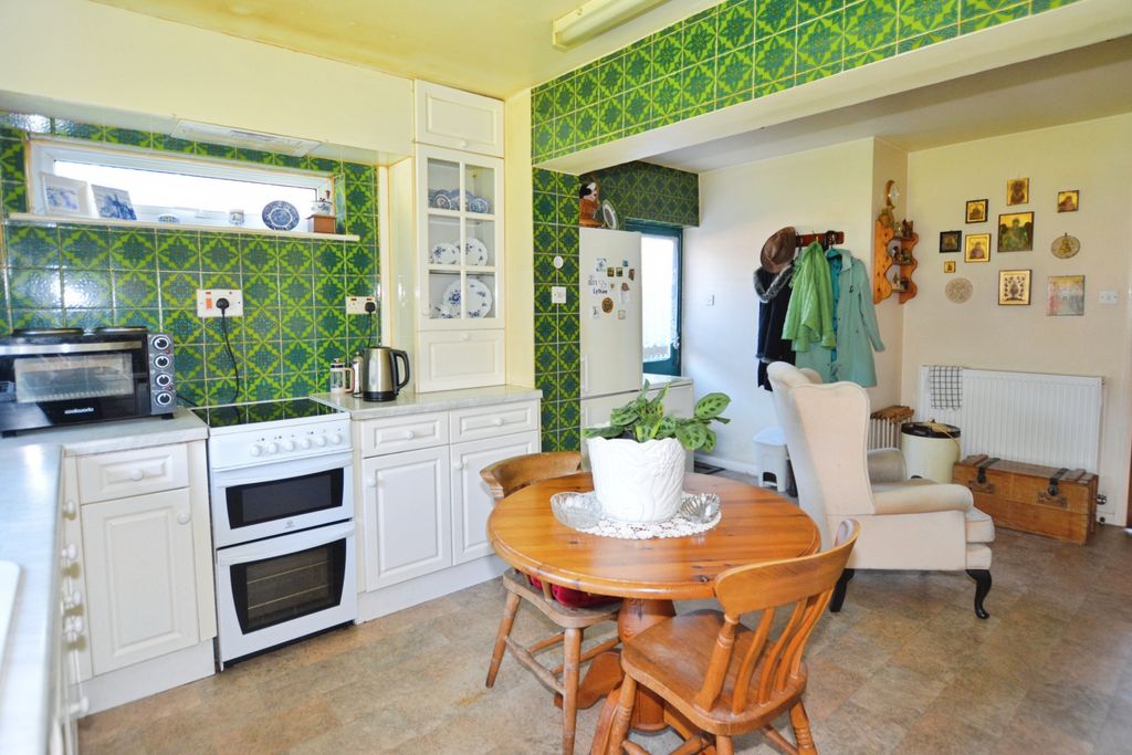 Property photo 2 of 20 Kitchen To Breakfastarea