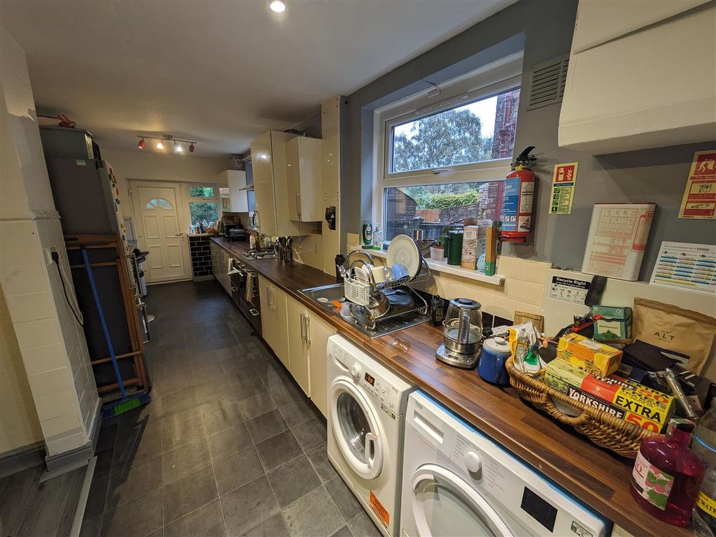 Property photo 3 of 15 Kitchen