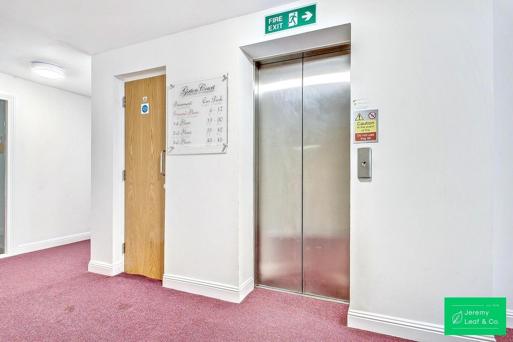 Property photo 3 of 11 Hallway