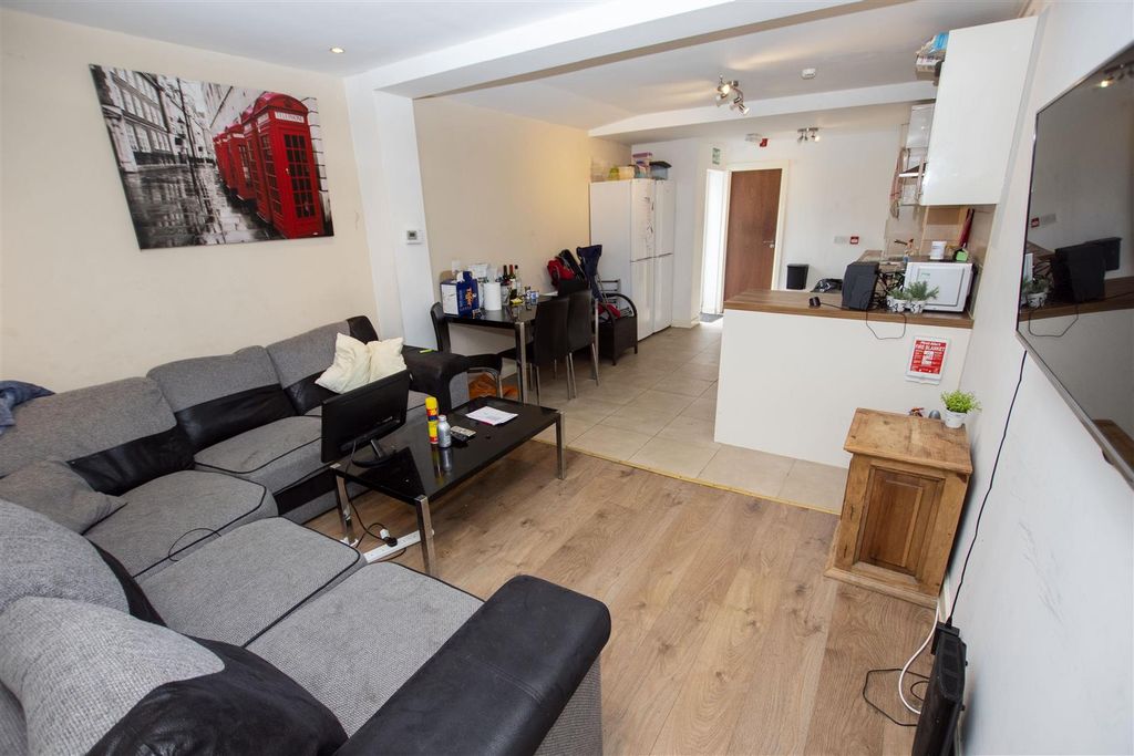 Property photo 1 of 12 Approach