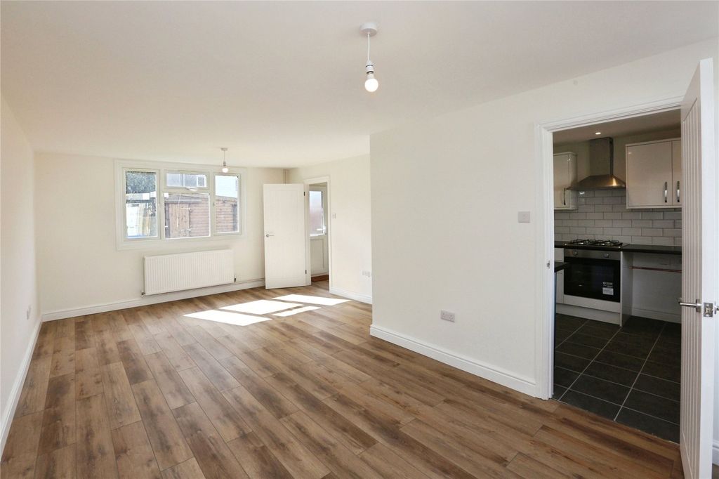 Property photo 2 of 18 Picture No. 14