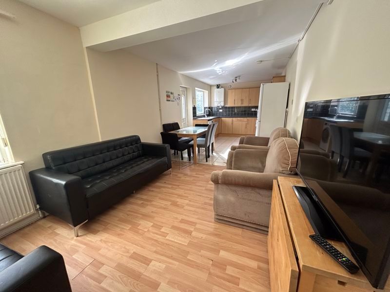 Property photo 2 of 11 Photo 8