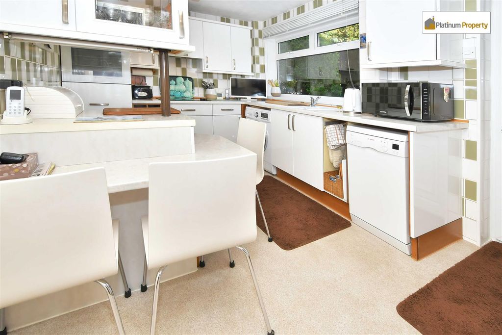 Property photo 3 of 30 Kitchen