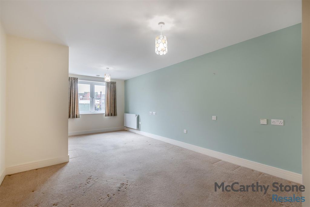 Property photo 2 of 27 8637561-Interior03.Jpg