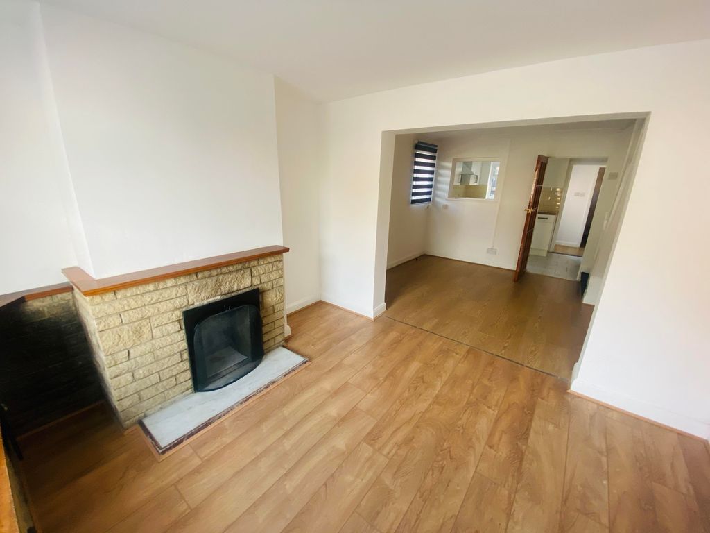 Property photo 3 of 6 Living Room