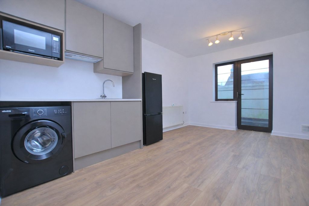 Property photo 2 of 5 Picture No. 09