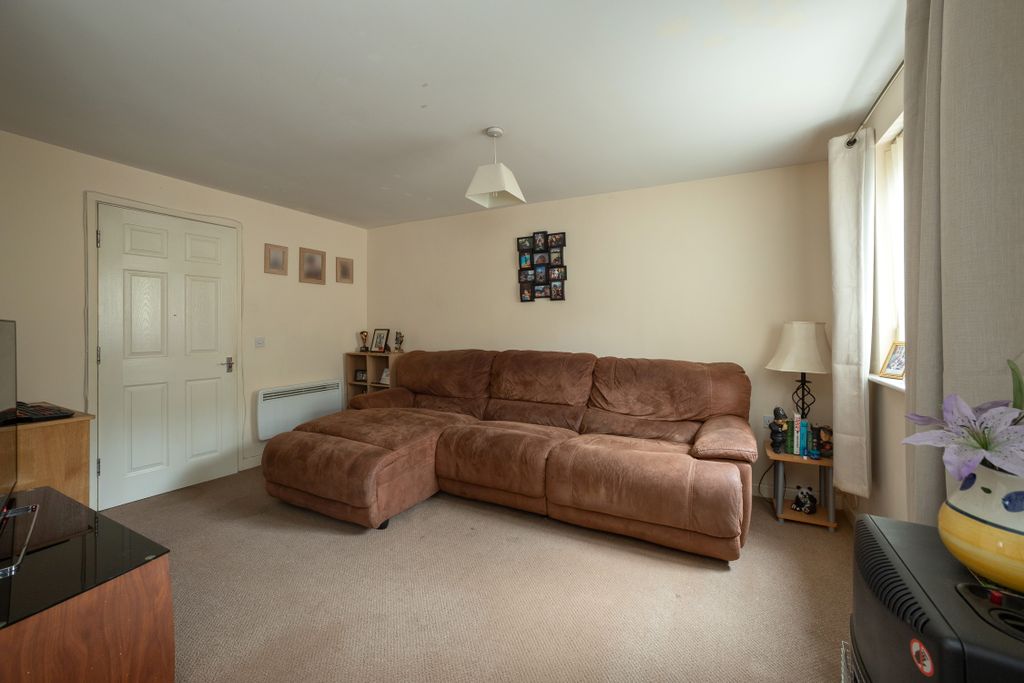 Property photo 2 of 20