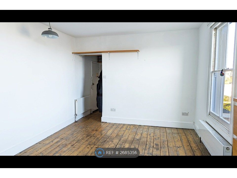 Property photo 2 of 25 Living Room