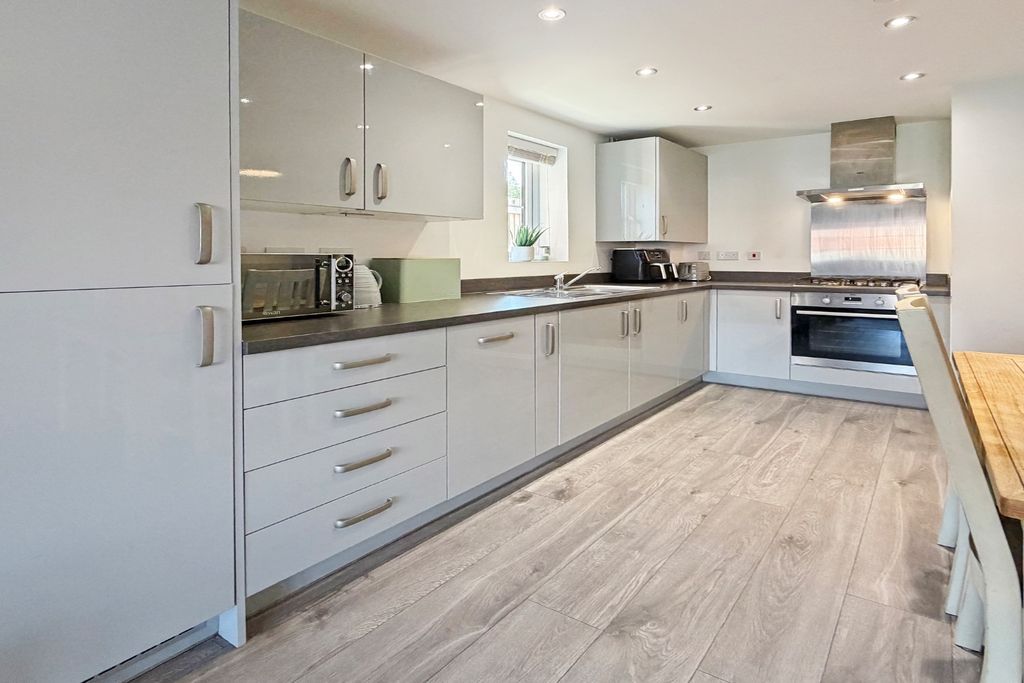 Property photo 2 of 14 4768603