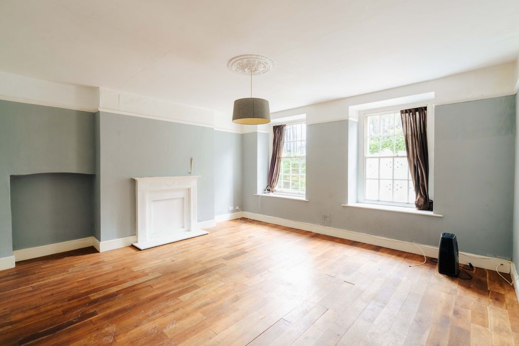 Property photo 2 of 9 1