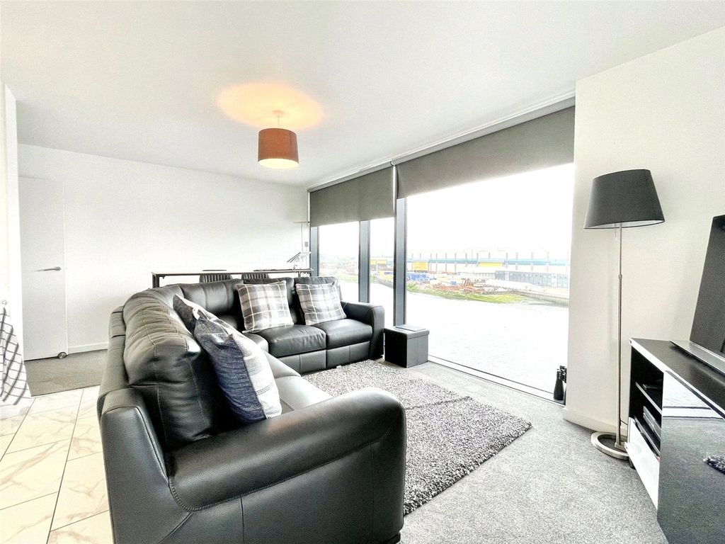 Property photo 2 of 18 Picture No. 21