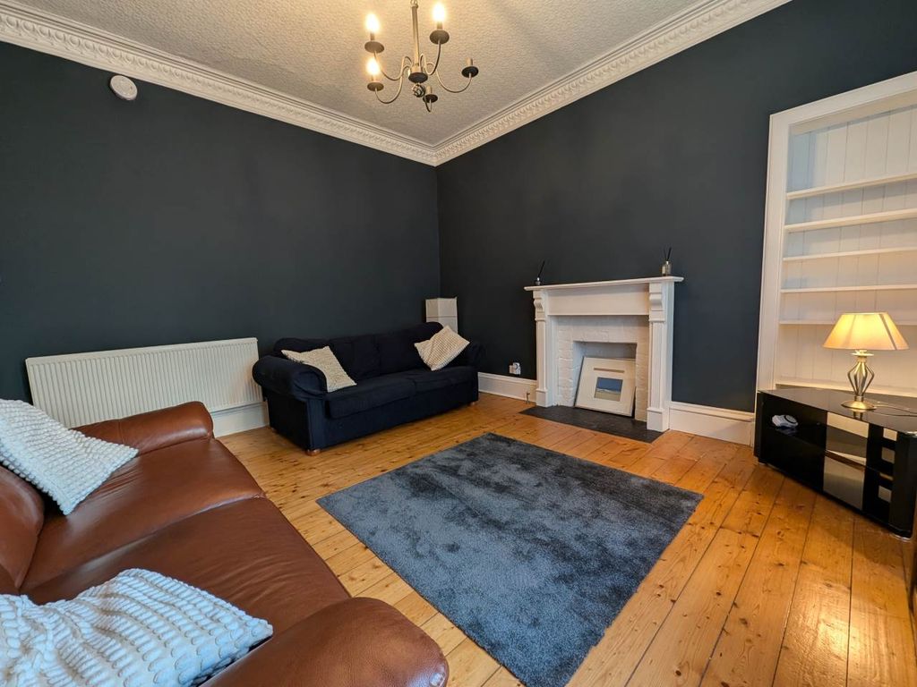Property photo 3 of 11 liv3