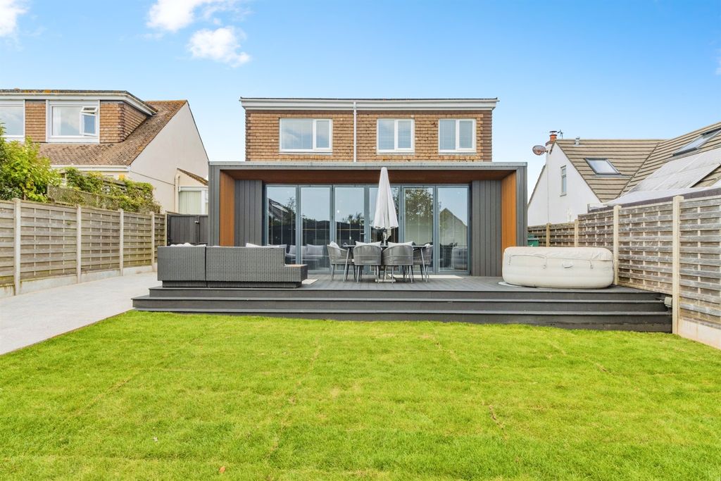 Property photo 1 of 32
