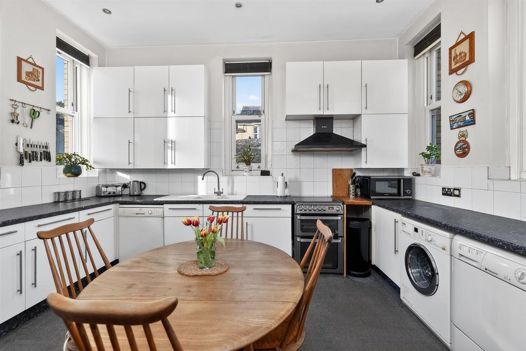 Property photo 3 of 17 Kitchen