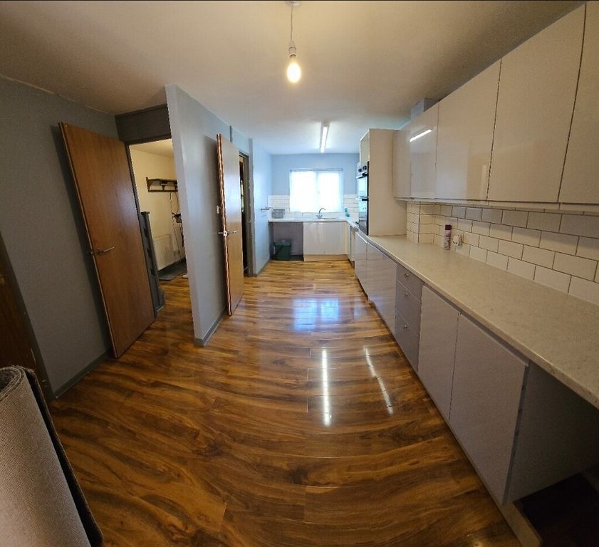 Property photo 3 of 11 Kitchen / Diner