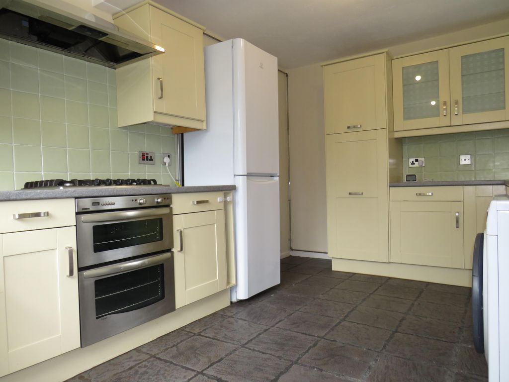 Property photo 2 of 10 Kitchen