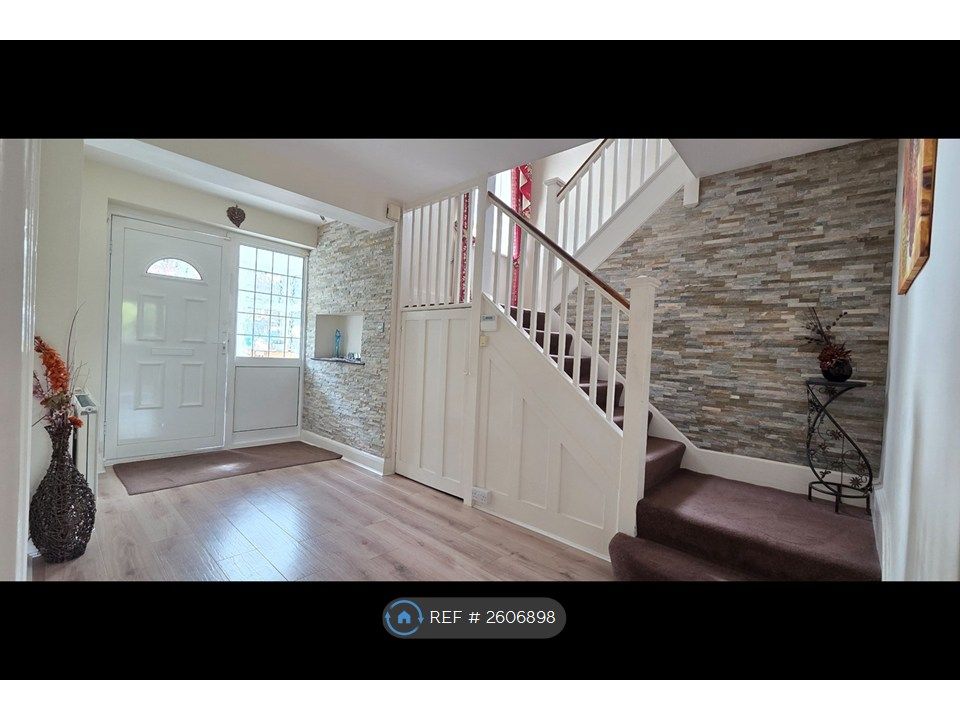 Property photo 2 of 22 Ground Floor Landing