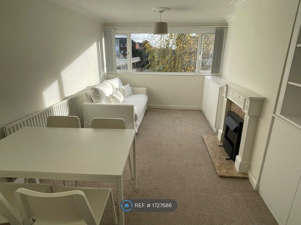 Property photo 3 of 35 Living Room