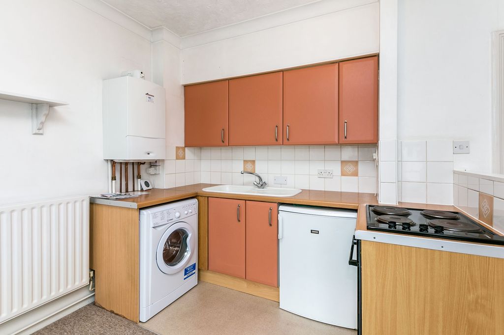 Property photo 3 of 9 Kitchen