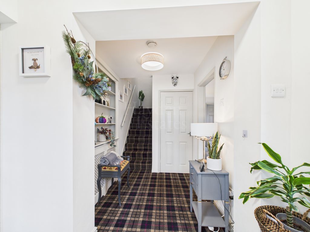 Property photo 2 of 33