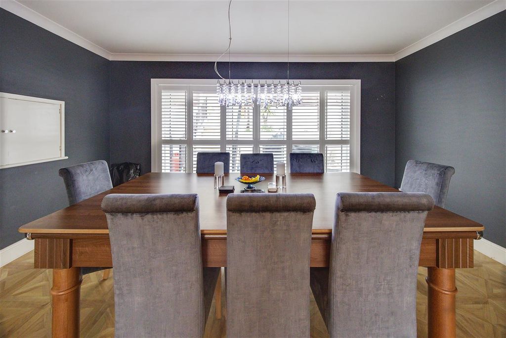 Property photo 3 of 17 Dining Room