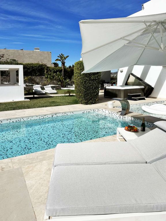 Property photo 2 of 50