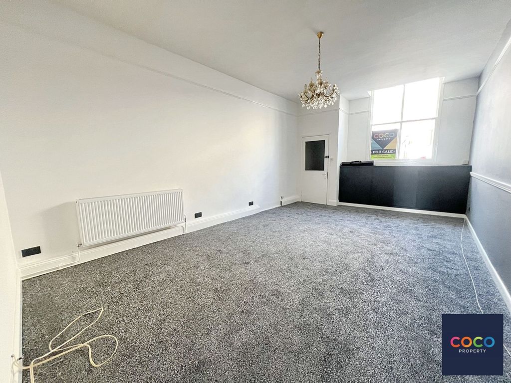 Property photo 3 of 11 Sitting Room