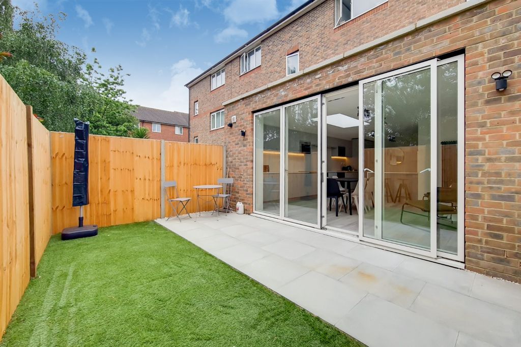 Property photo 3 of 13 5242342