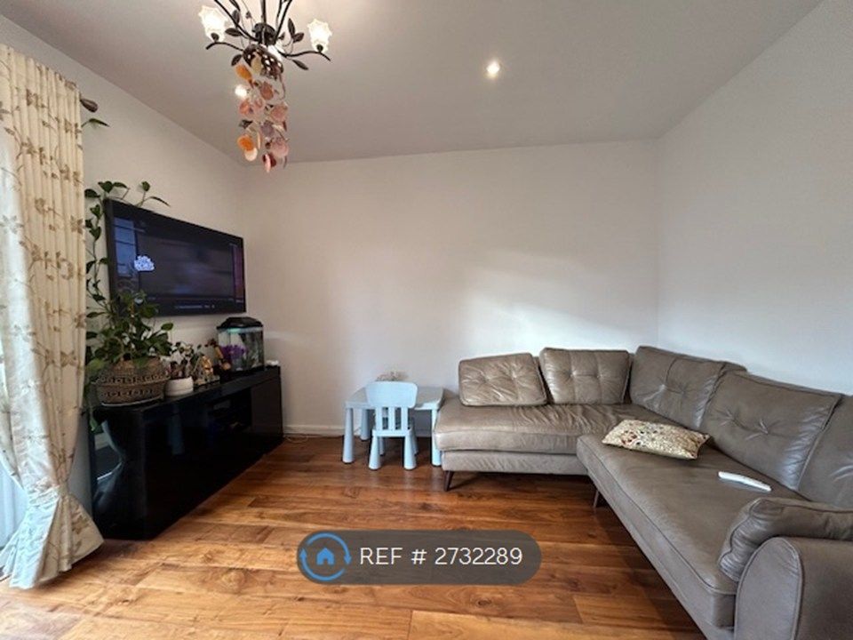 Property photo 2 of 22 Livingroom