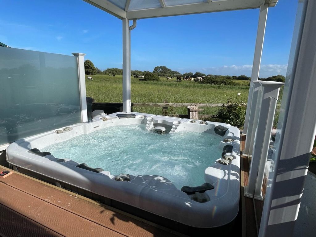 Property photo 2 of 40 Hot Tub