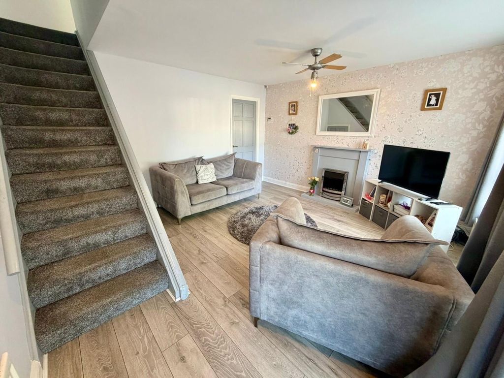 Property photo 3 of 12 Lounge