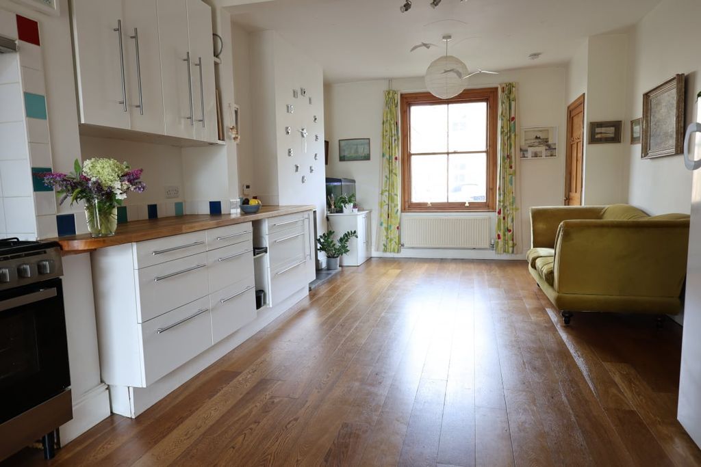 Property photo 2 of 25