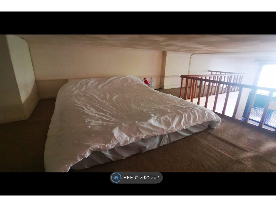 Property photo 3 of 6 Massive Gallery With Double Bed And Storage Area