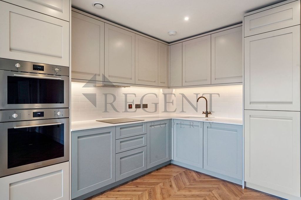 Property photo 3 of 10 Kitchen