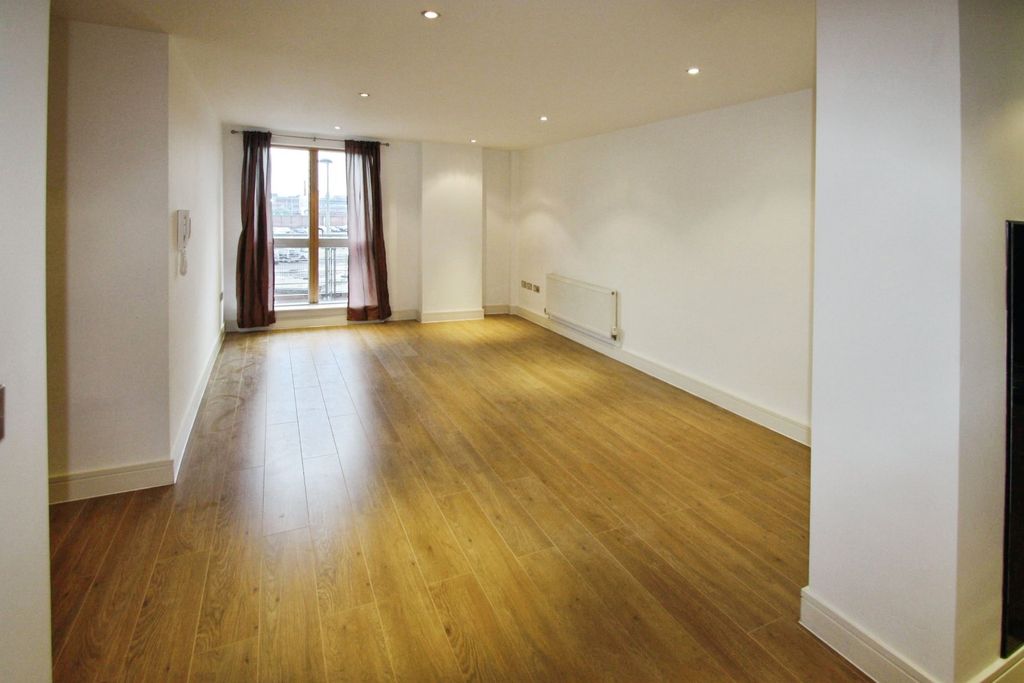Property photo 3 of 8 Picture No. 18