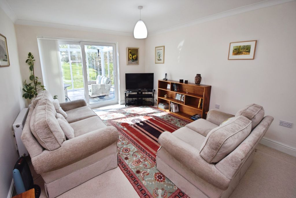 Property photo 3 of 17 38A284B3-Lounge