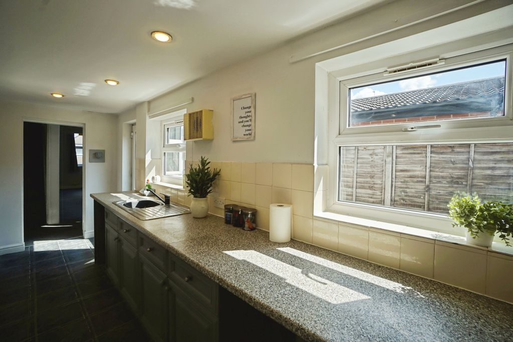 Property photo 2 of 17 Kitchen