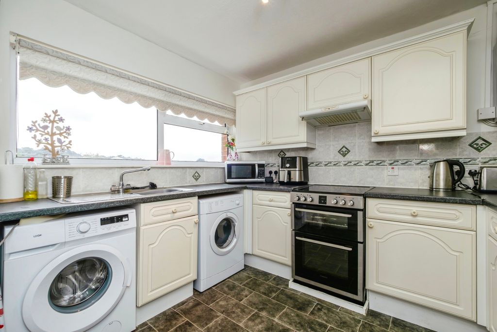 Property photo 2 of 16 Kitchen
