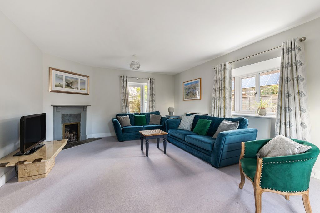 Property photo 2 of 21