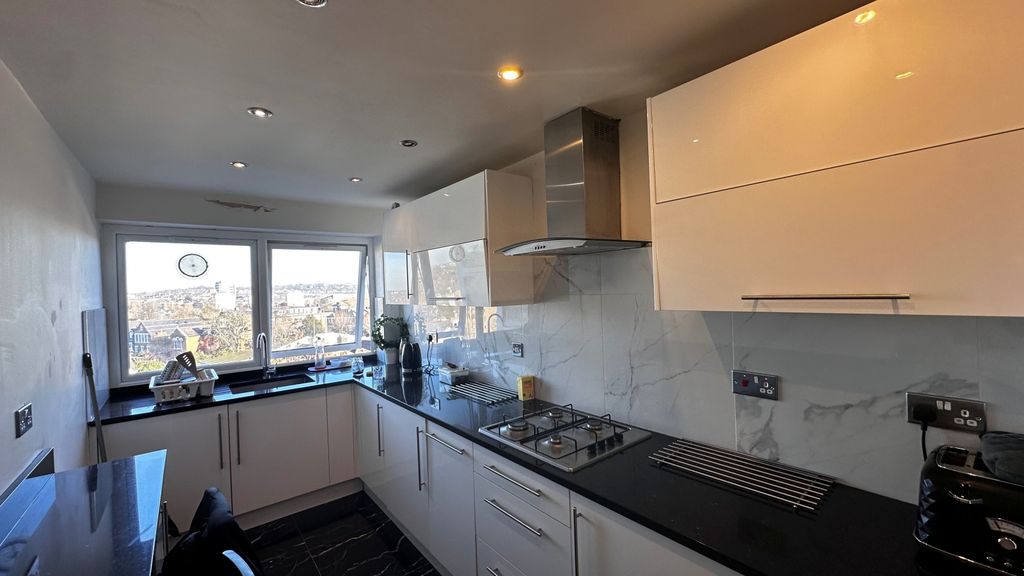 Property photo 3 of 9 Gallery