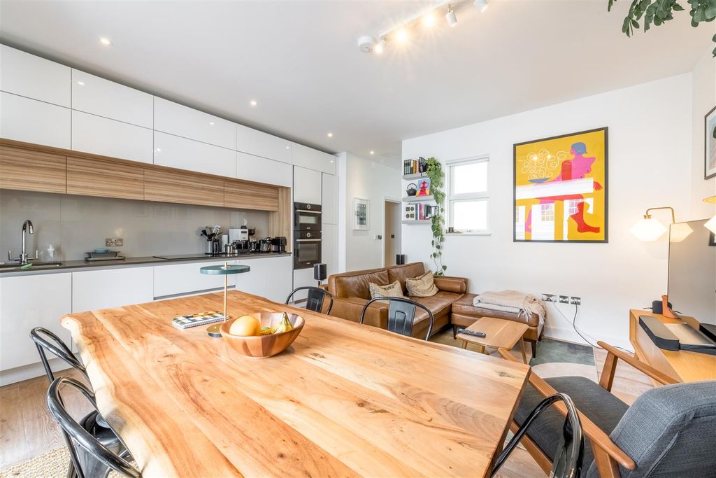 Property photo 3 of 19 Flat 7, 20 Norfolk Terrace-3.Jpg