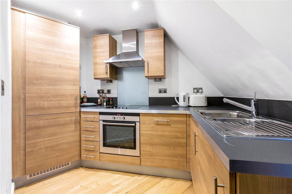 Property photo 2 of 9 Kitchen
