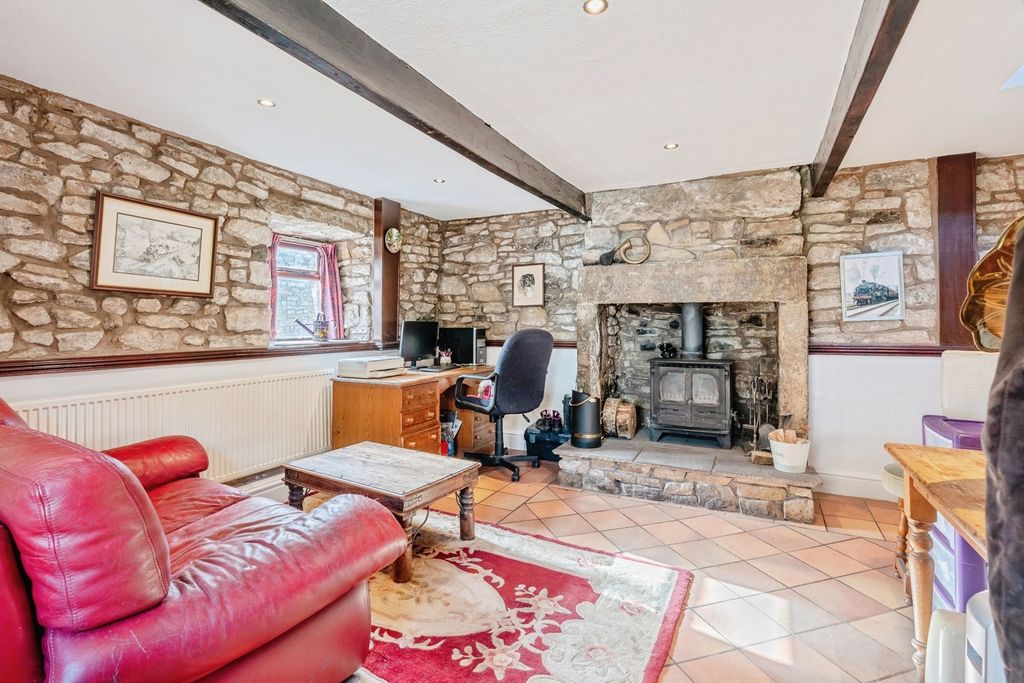 Property photo 2 of 19 Pbox-Img.Jpg