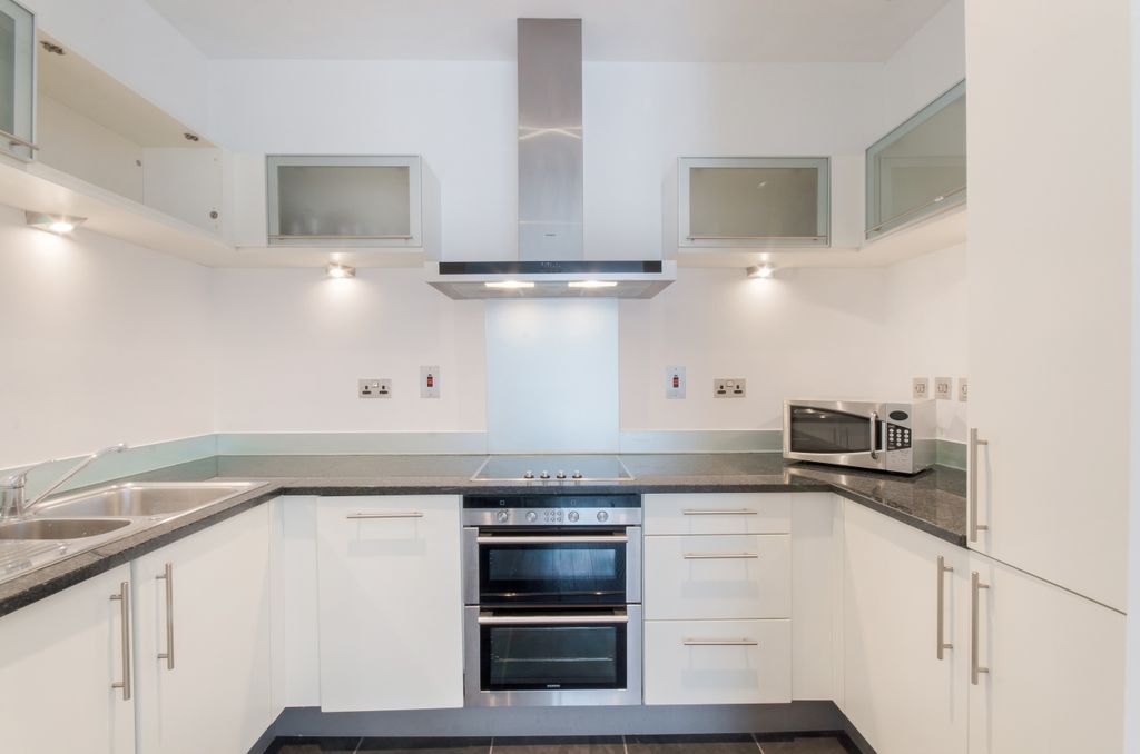 Property photo 2 of 8 Kitchen