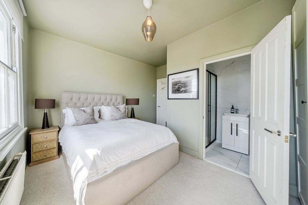 Property photo 3 of 8 Picture No. 13