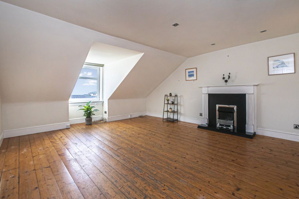 Property photo 3 of 31