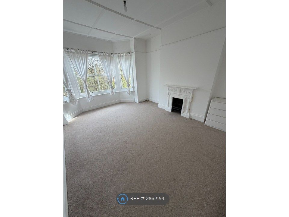 Property photo 2 of 6 Large Lounge