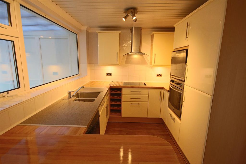 Property photo 3 of 11 Kitchen/Breakfast Room
