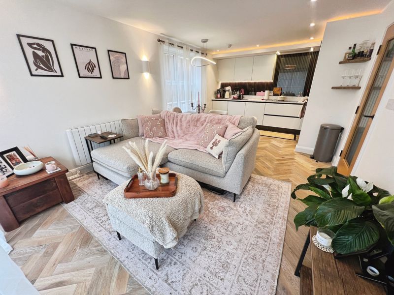 Property photo 2 of 15 Lounge Area