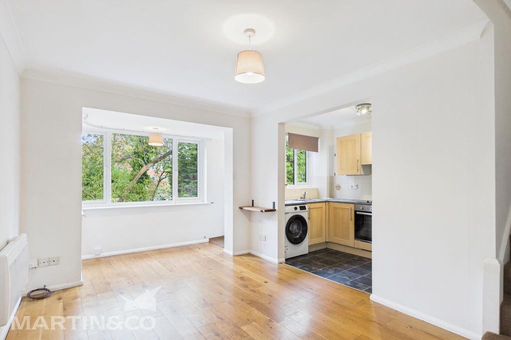 Property photo 2 of 11 Cam01953G0-Pr0127-Still005